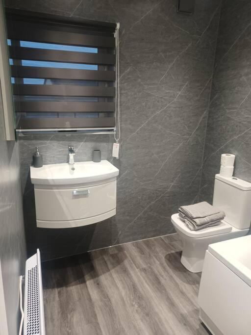 Beautiful Masons Hideaway Studio Apartment Bridgend  Exterior foto