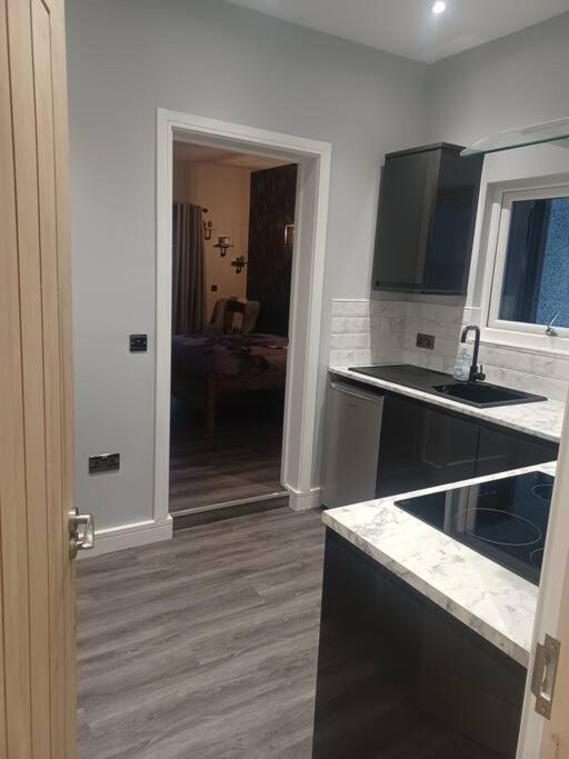 Beautiful Masons Hideaway Studio Apartment Bridgend  Exterior foto